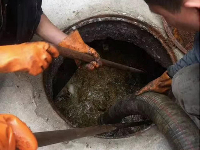 常山清理化粪池时如何避免沼气的危害?